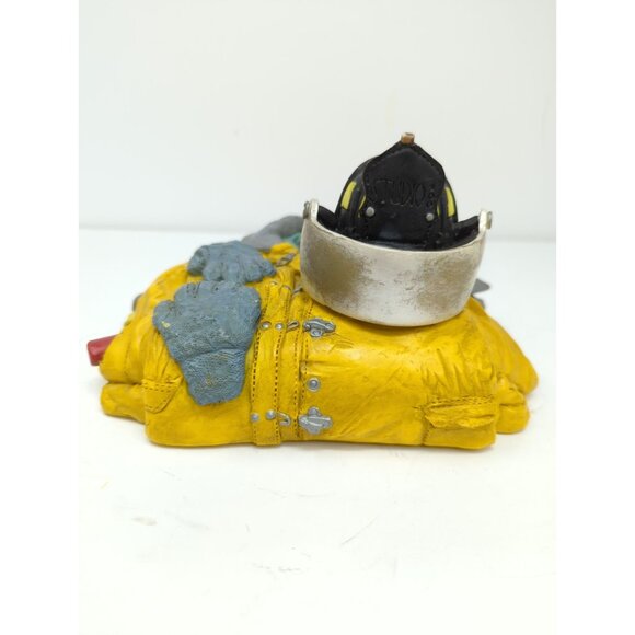Giuseppi 2 Pc Fireman Uniform Resin Sculpture Opens To A Trinket Box 8x7x4 - Picture 4 of 14